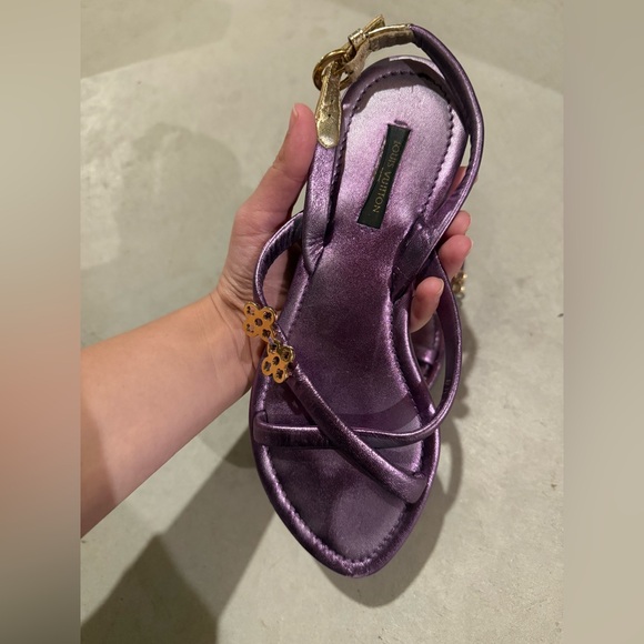 Authentic Louis Vuitton metallic sandals US 5.5 - Picture 5 of 10